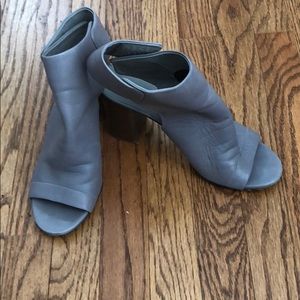 Vince shoe. Open toe.